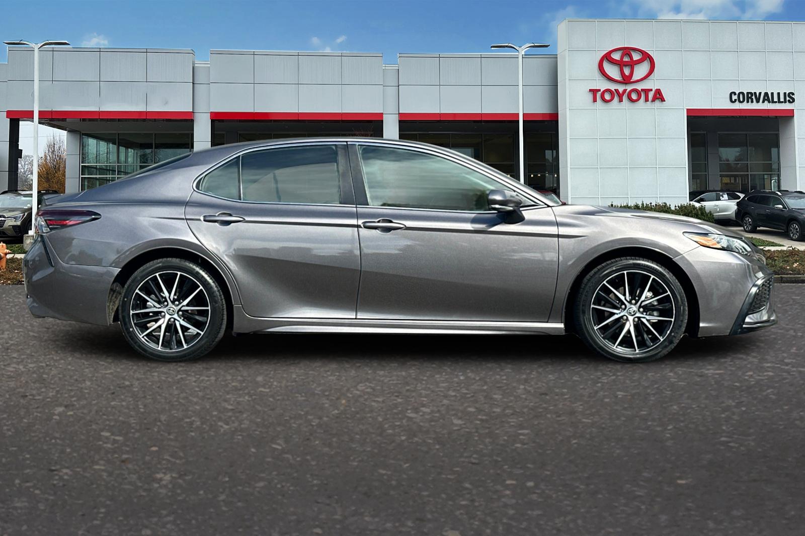 2023 Toyota Camry SE photo 2