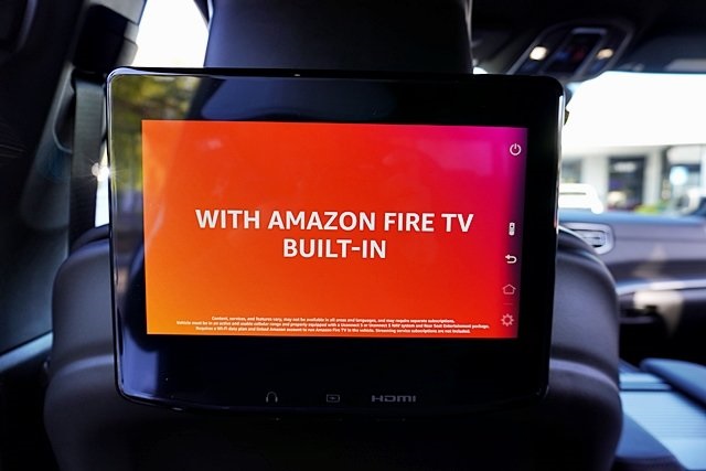 New 2025 Bright White Clear-Coat Exterior Paint Jeep Series II image 25