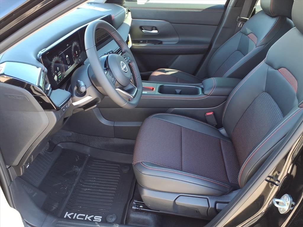 2025 Nissan Kicks SR photo 3