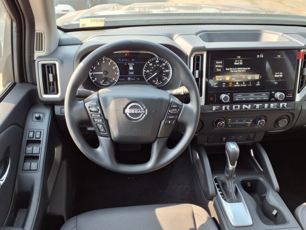 2025 Nissan Frontier SV photo 4