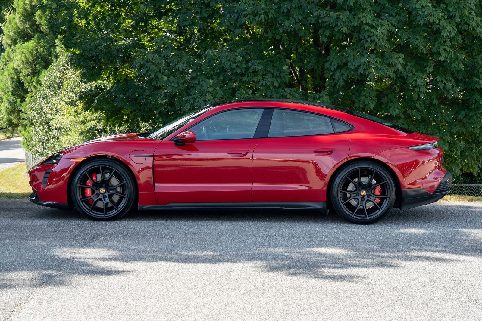 2023 Porsche Taycan GTS photo 2