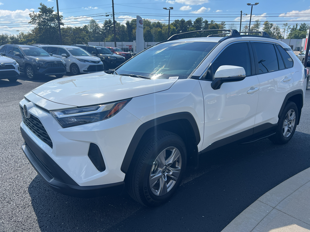 2025 Toyota RAV4 XLE photo 3