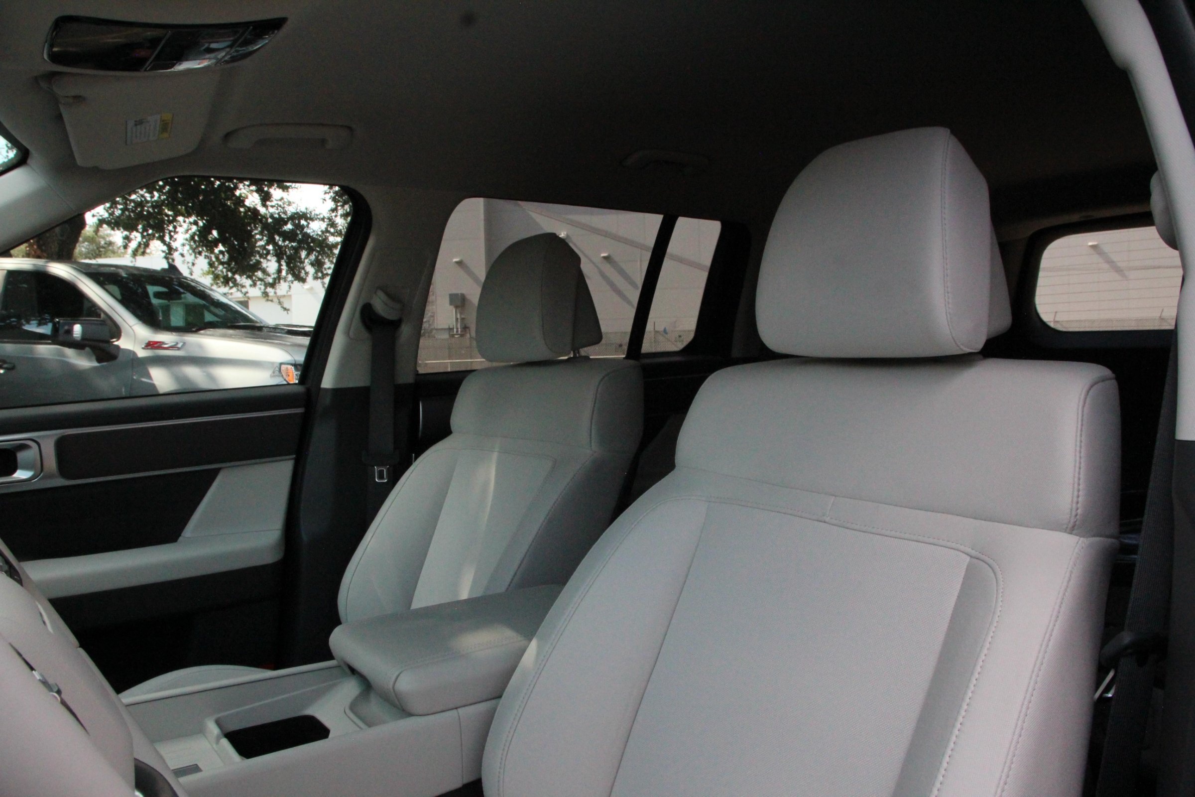 2026 Hyundai Santa Fe SE photo 9