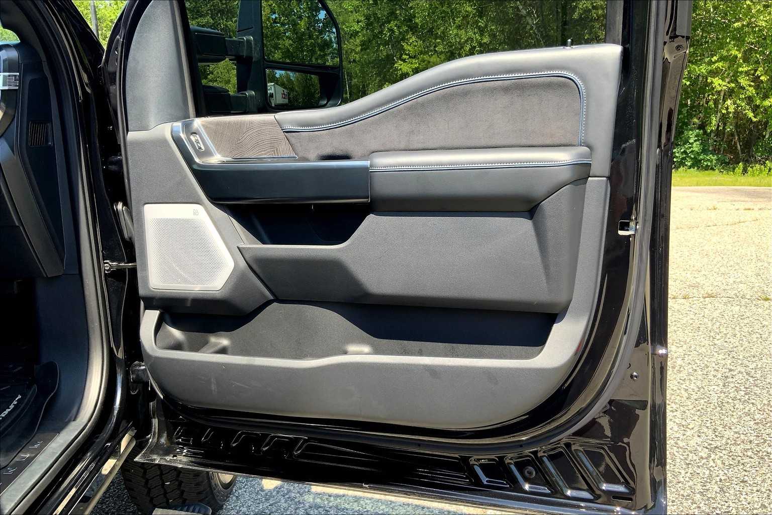 2025 Ford F-350 Platinum photo 21