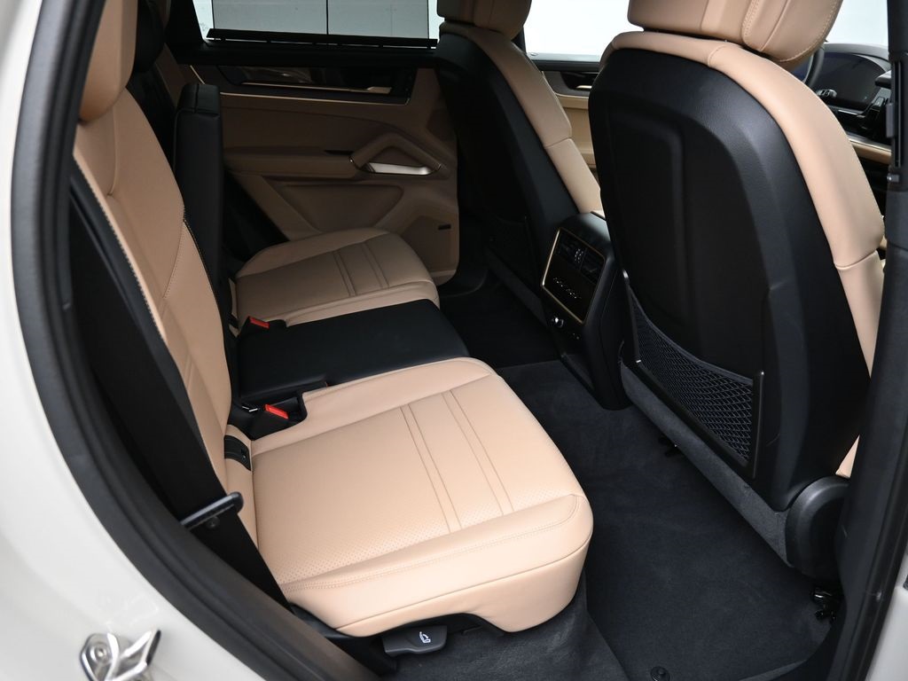2025 Porsche Cayenne E-Hybrid S photo 9