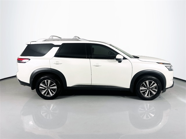 2024 Nissan Pathfinder SL photo 3