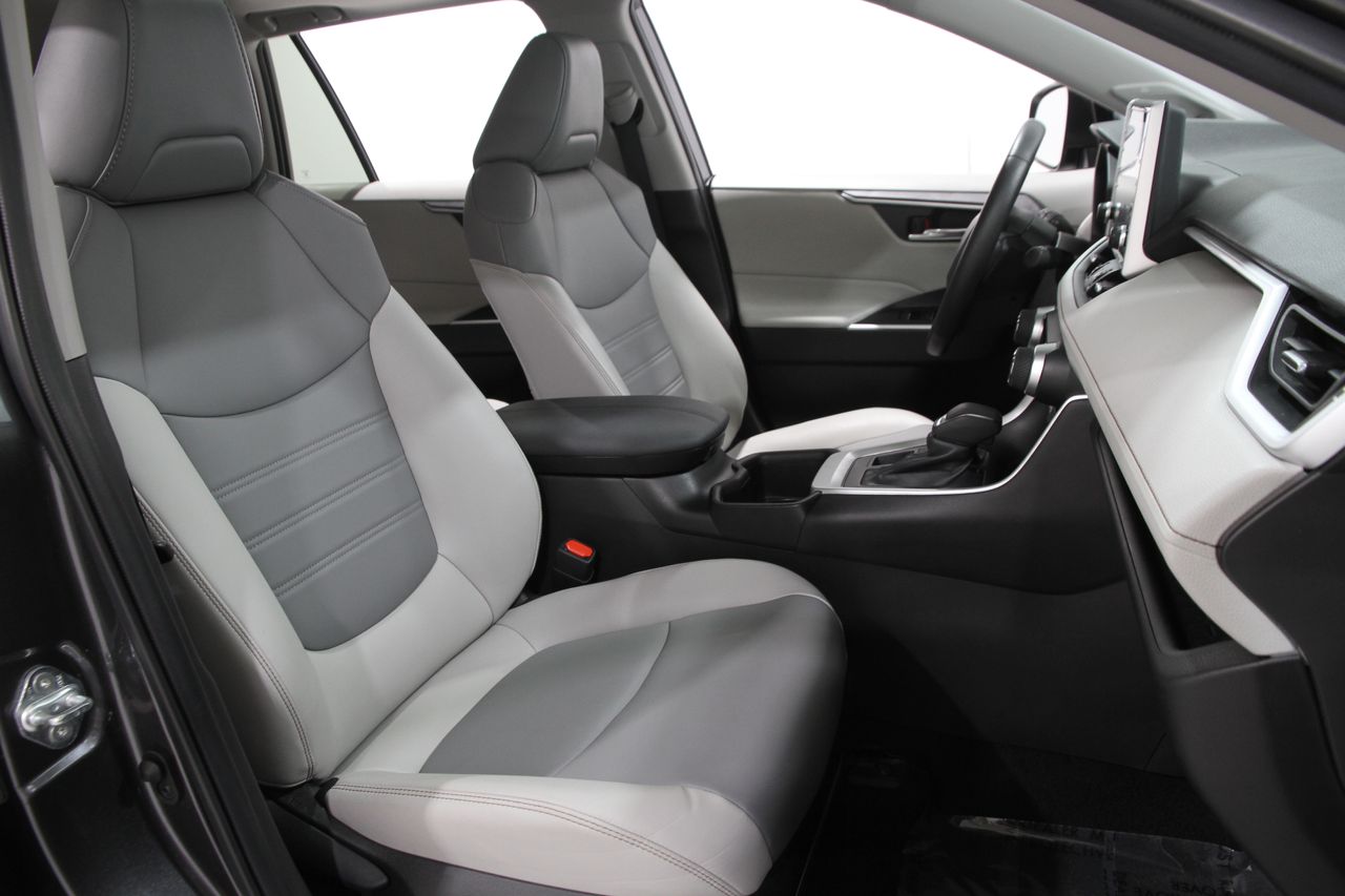 2022 Toyota RAV4 XLE Premium photo 15
