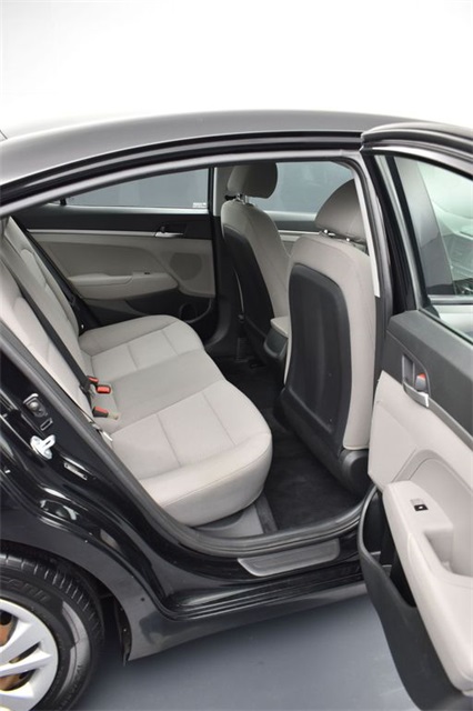 2019 Hyundai Elantra SE photo 10