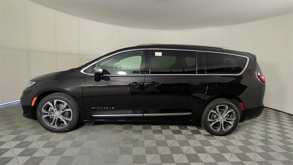 2026 Chrysler Pacifica Pinnacle photo 6