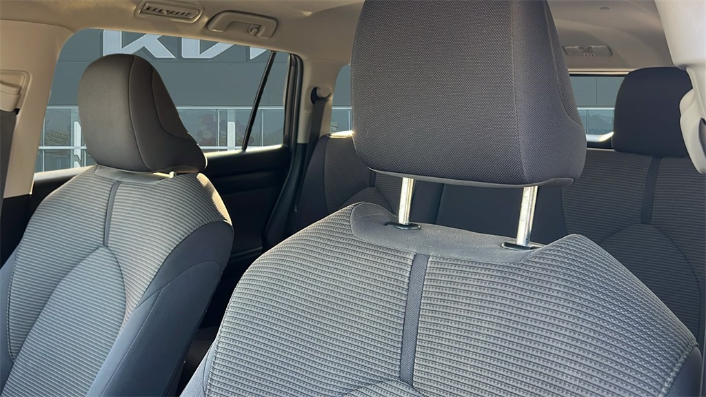 2024 Toyota Highlander LE photo 10