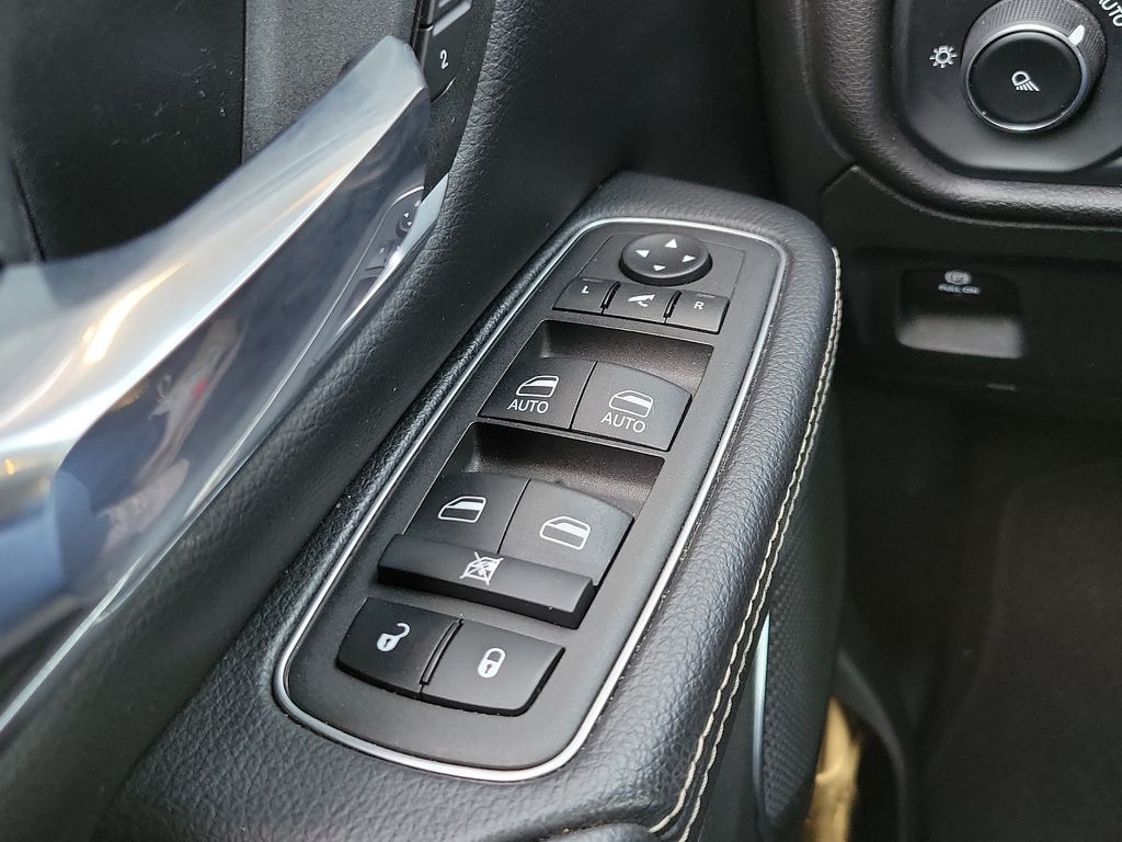 2024 Ram 1500 Laramie photo 11