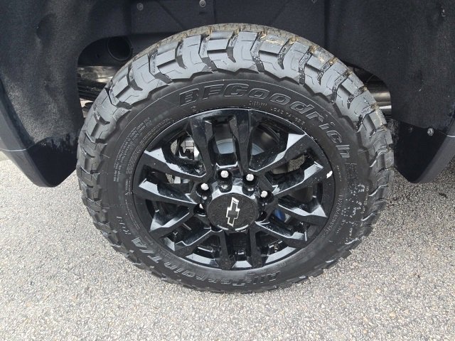 2025 Chevrolet Silverado 2500HD LT photo 8
