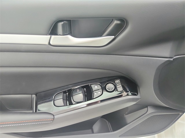 2025 Nissan Altima 2.5 SR photo 32