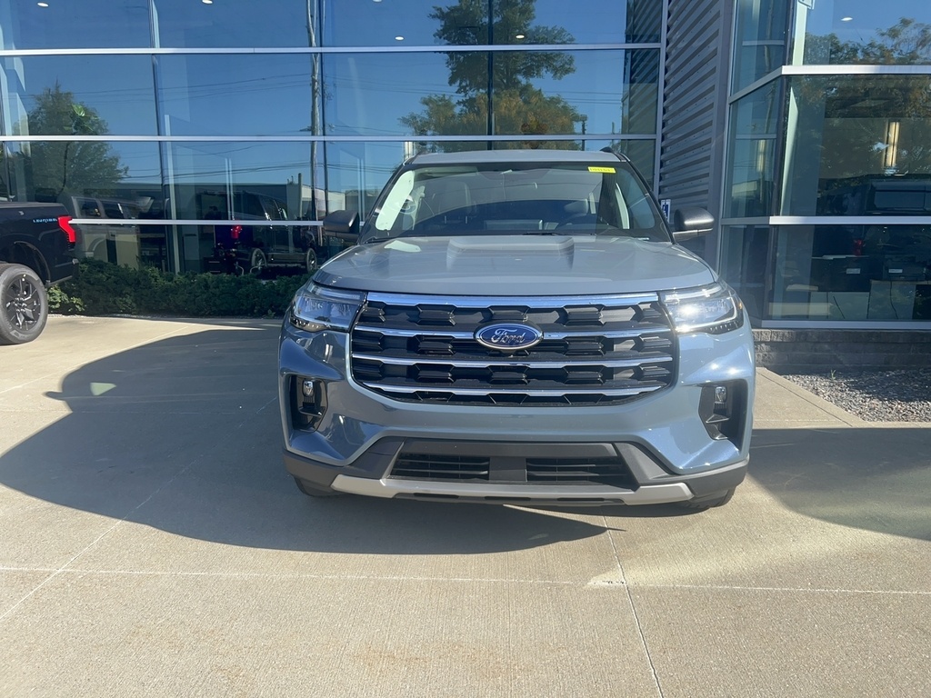 2025 Ford Explorer photo 2