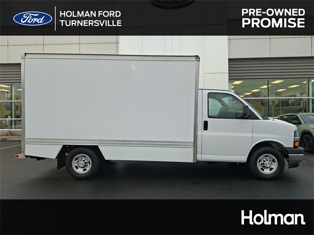 2023 Chevrolet Express Cutaway Base's photo