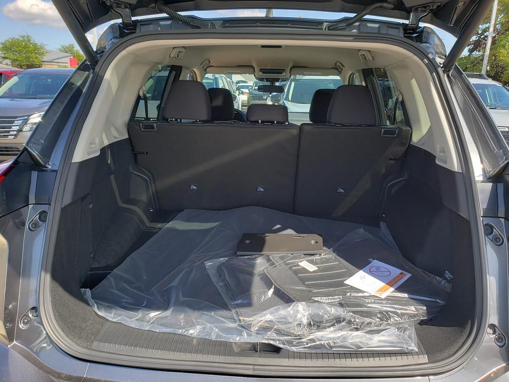 2026 Nissan Rogue SV photo 5
