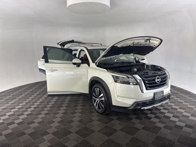 2024 Nissan Pathfinder Platinum photo 17