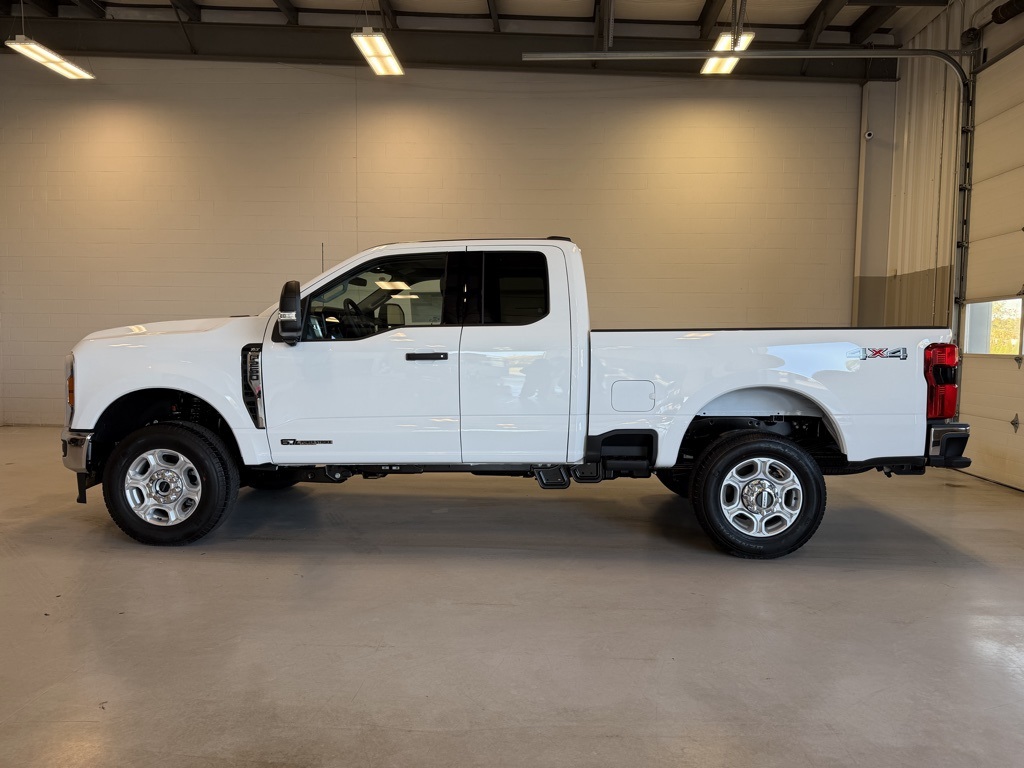 2026 Ford F-250 XLT photo 3