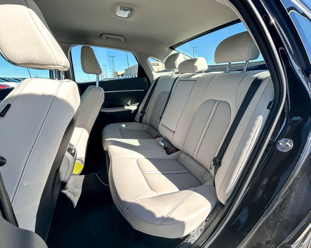 2025 Hyundai Sonata Hybrid SEL photo 11