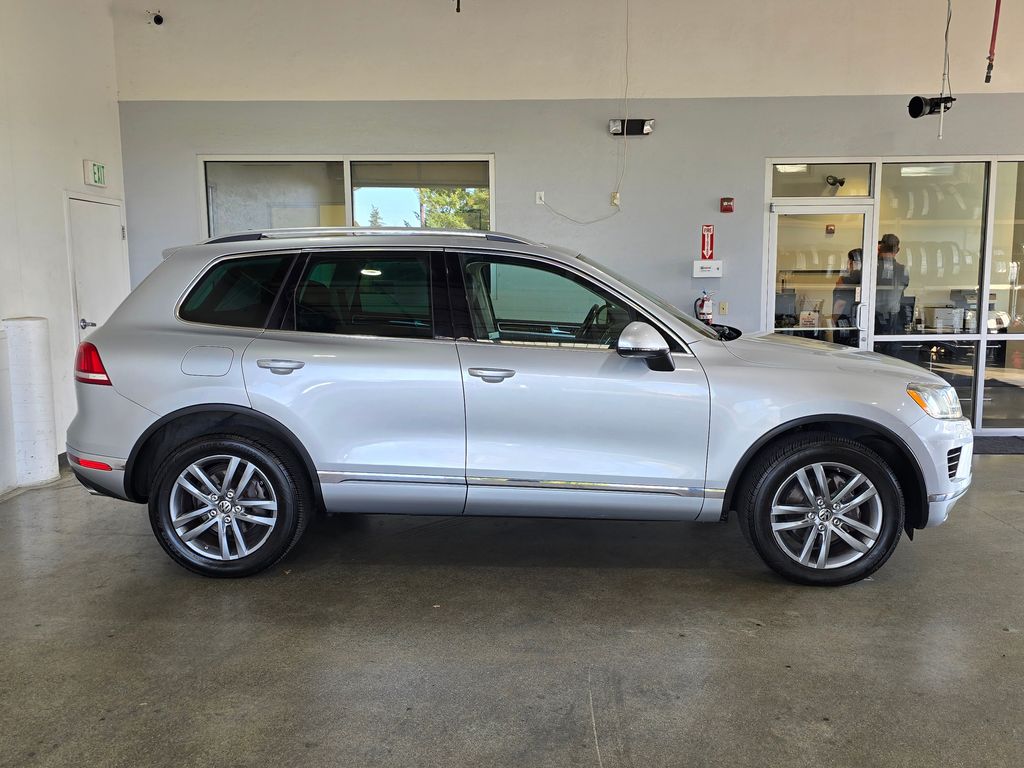 2015 Volkswagen Touareg V6 FSI TDI Hybrid photo 3