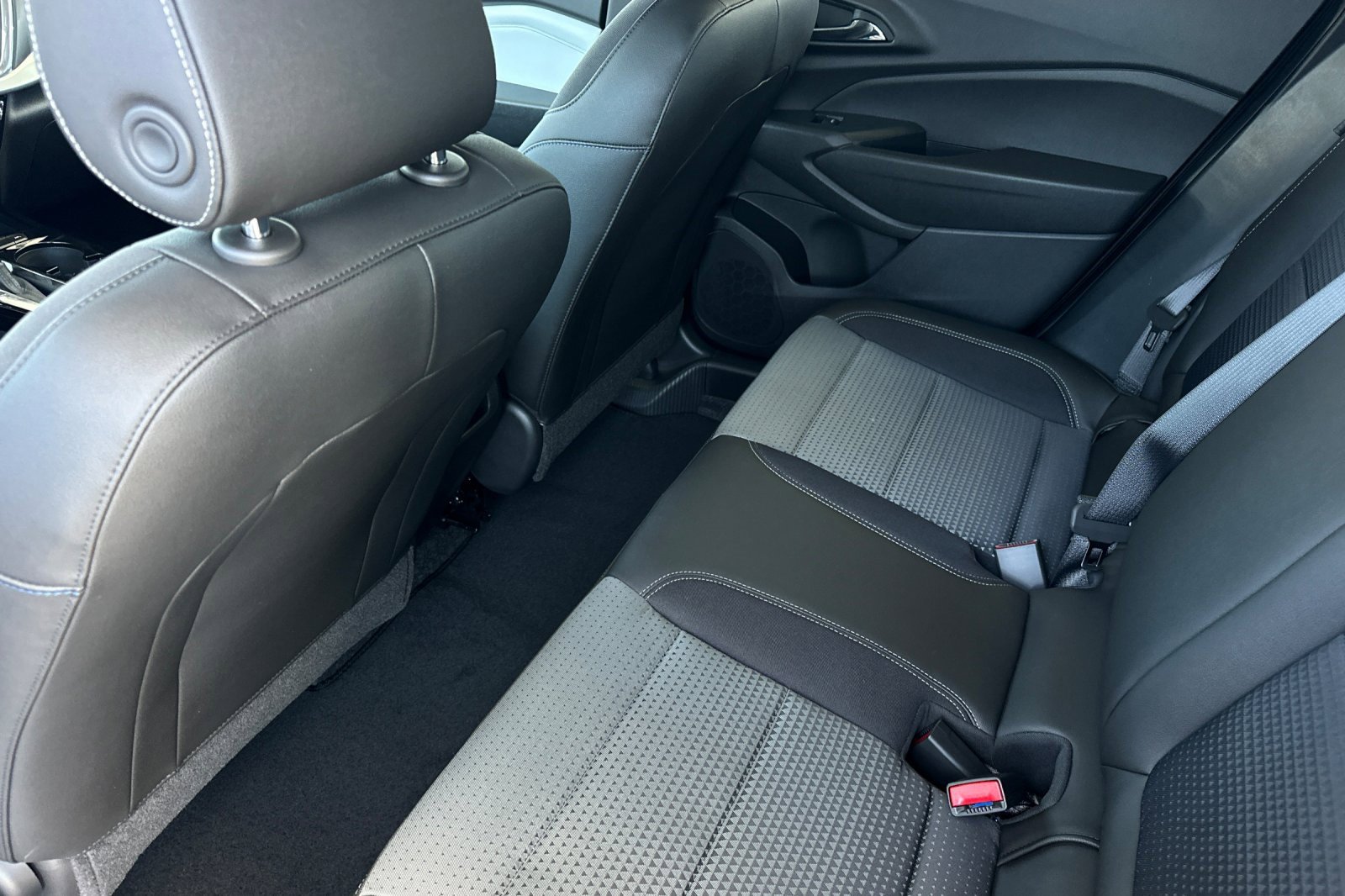 2025 Chevrolet Trax LT photo 12