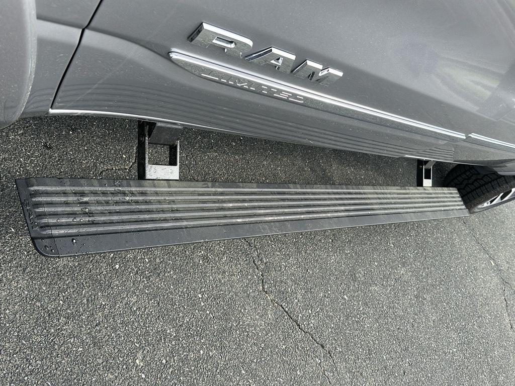 2025 Ram 1500 Limited photo 17