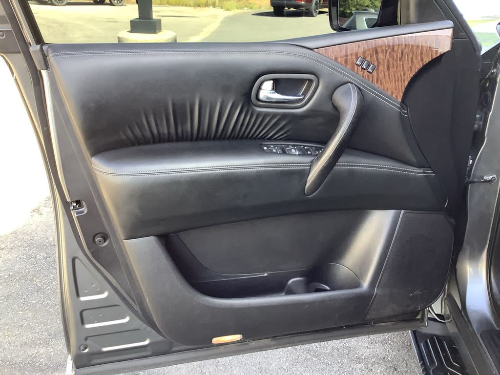 2020 Nissan Armada SL photo 25