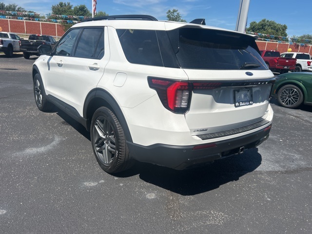 2025 Ford Explorer ST-Line photo 3