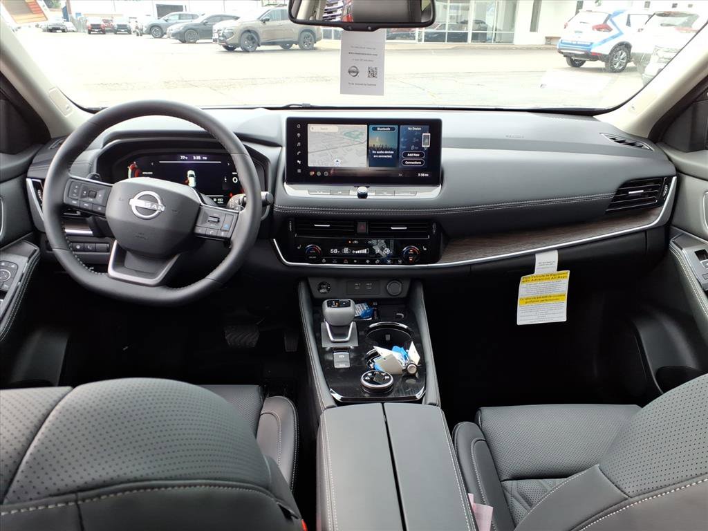 2026 Nissan Rogue Platinum photo 4