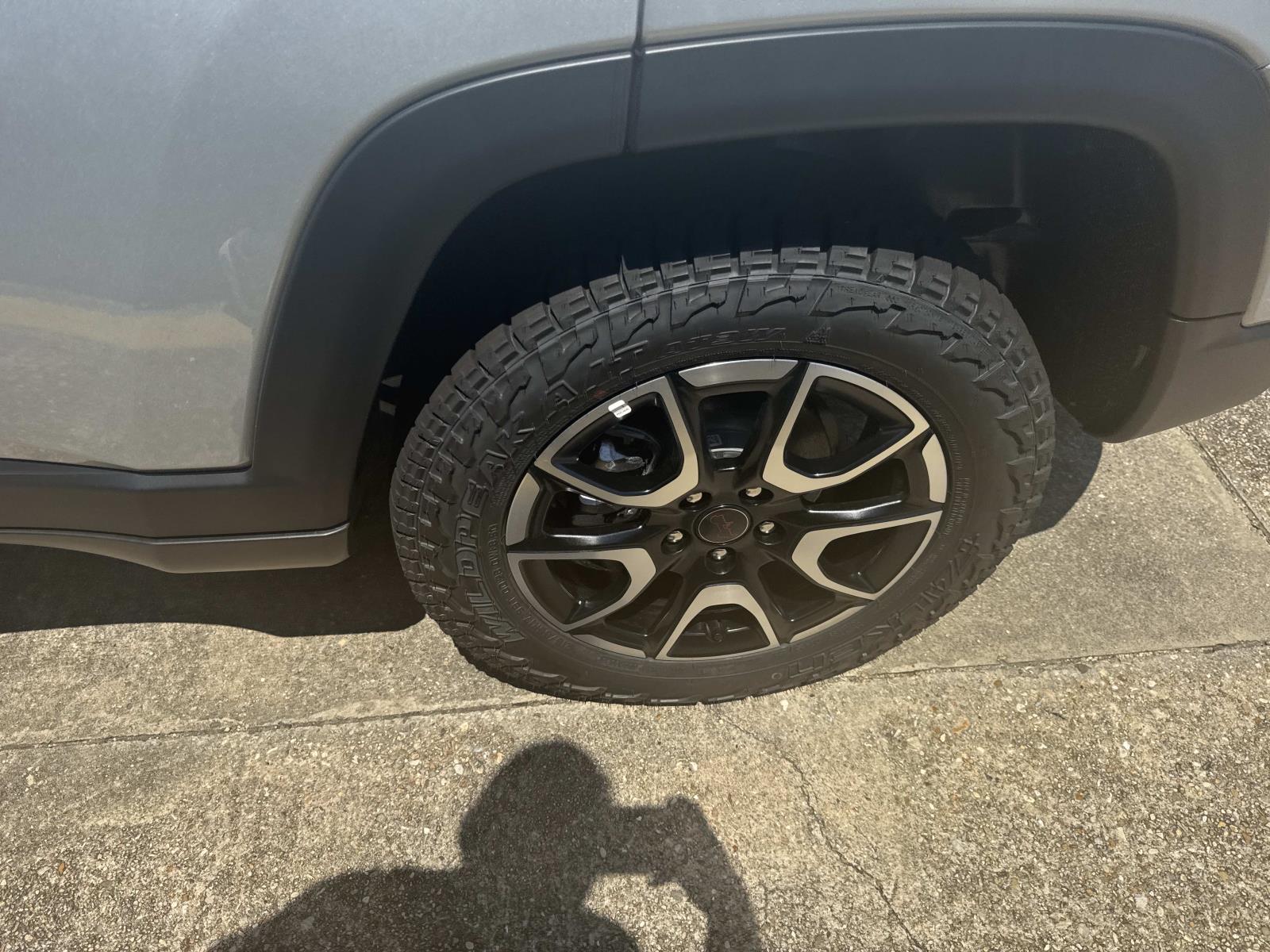 2025 Jeep Compass Trailhawk photo 2