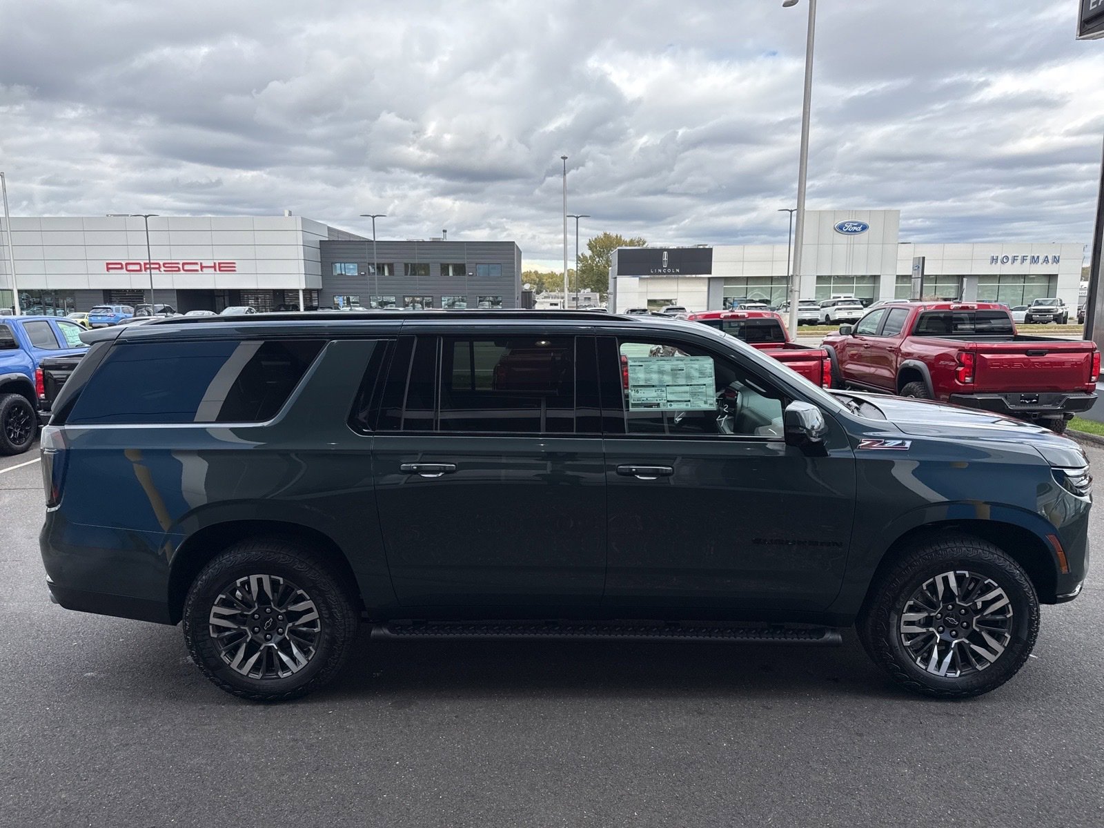 2026 Chevrolet Suburban Z71 photo 3