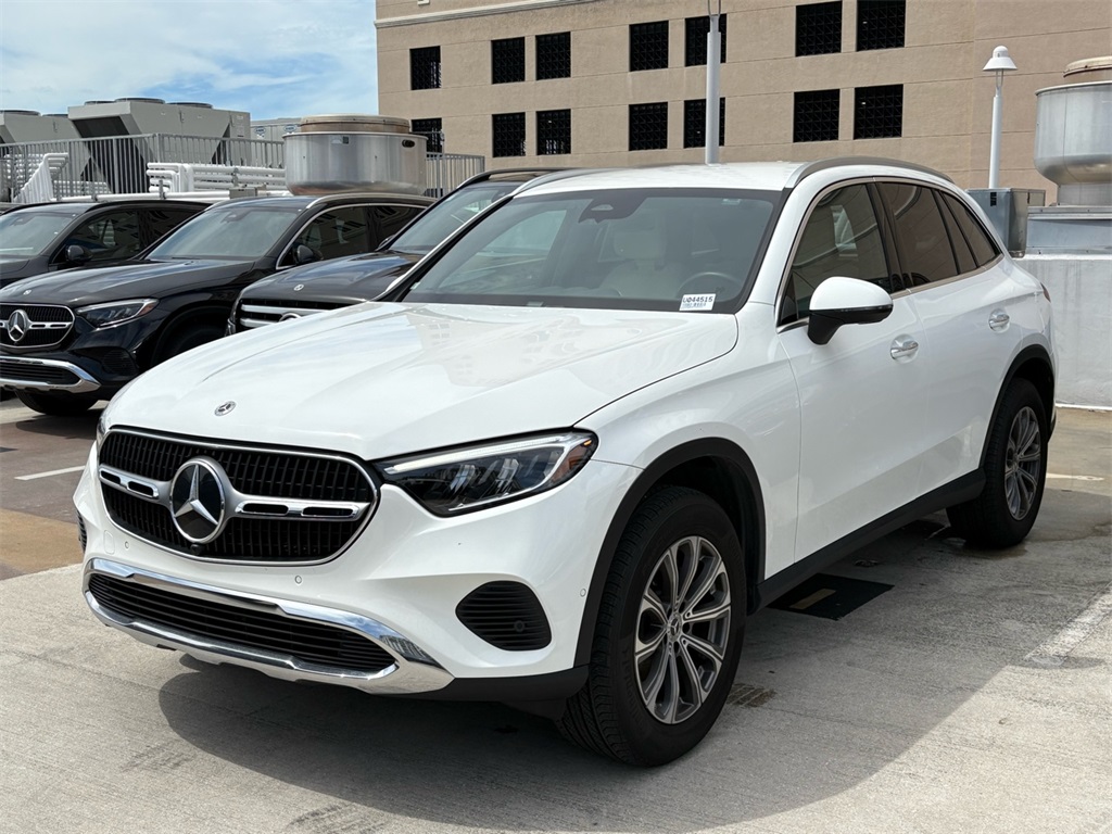 2023 Mercedes Benz GLC 300 photo 2