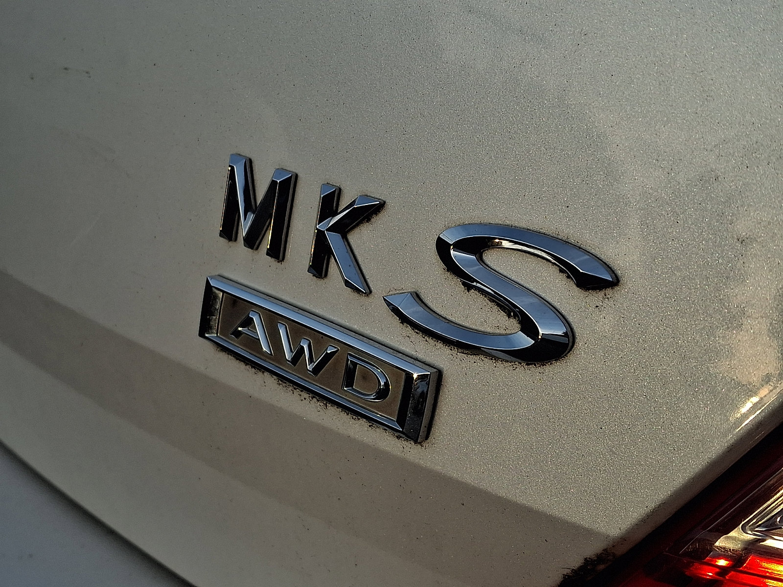 2014 Lincoln MKS photo 4