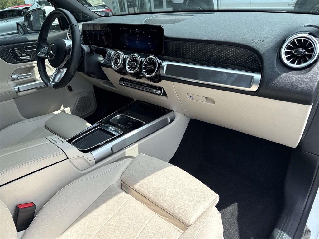2025 Mercedes Benz GLB 250 photo 11