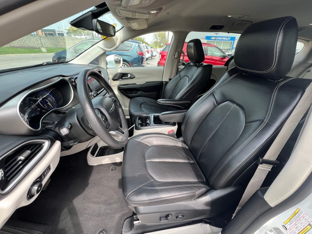 2022 Chrysler Pacifica Touring L photo 15