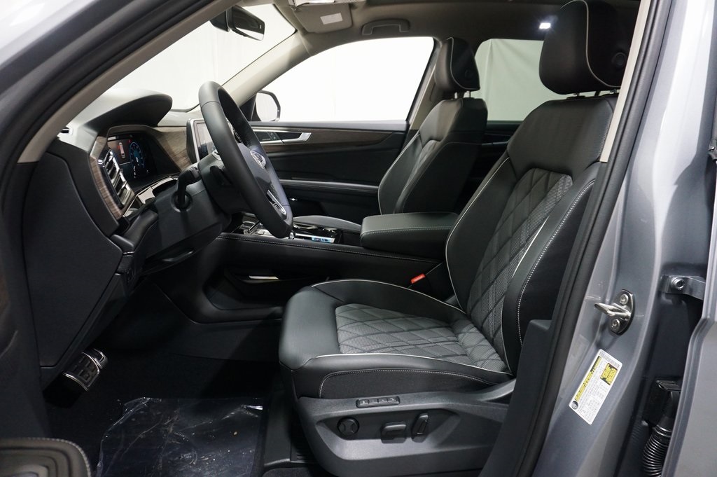 2025 Volkswagen Atlas SEL Premium R-Line photo 9