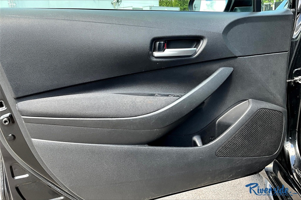 2021 Toyota Corolla LE photo 16
