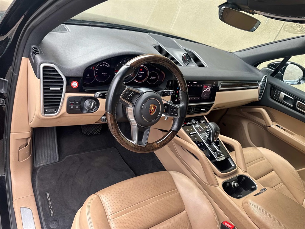 2022 Porsche Cayenne Base photo 5
