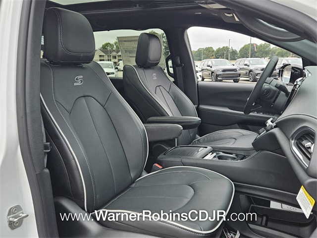 2026 Chrysler Pacifica Limited photo 15