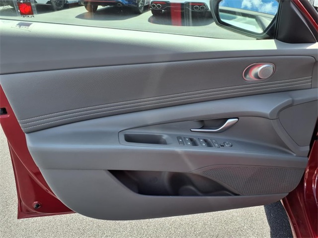 2024 Hyundai Elantra SEL photo 25