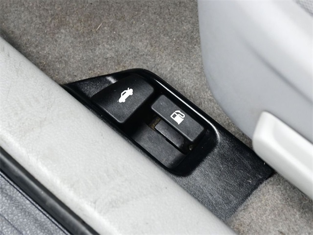 2016 Toyota Camry LE photo 18