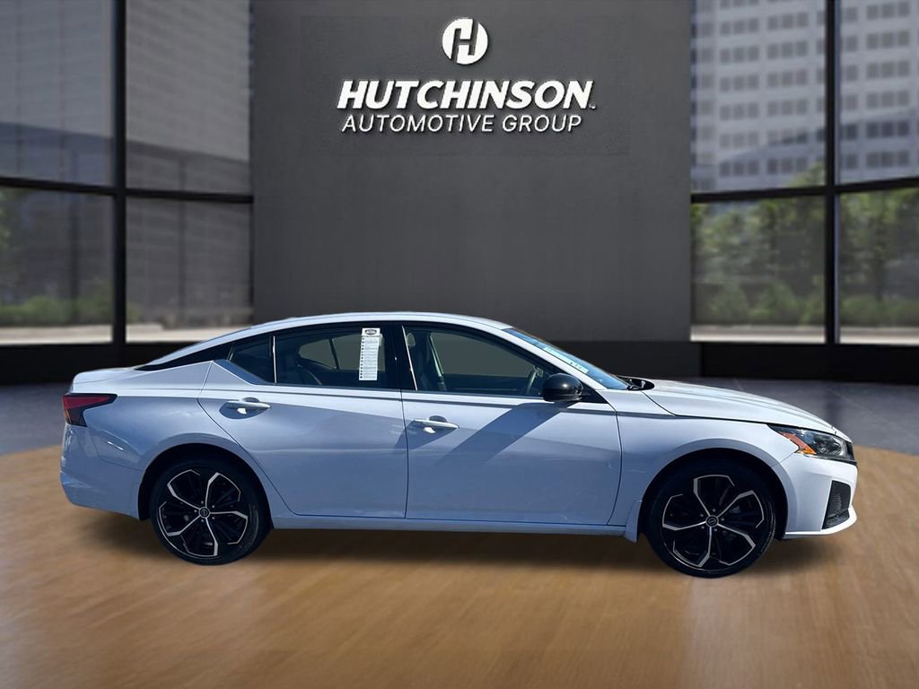 2025 Nissan Altima 2.5 SR photo 2