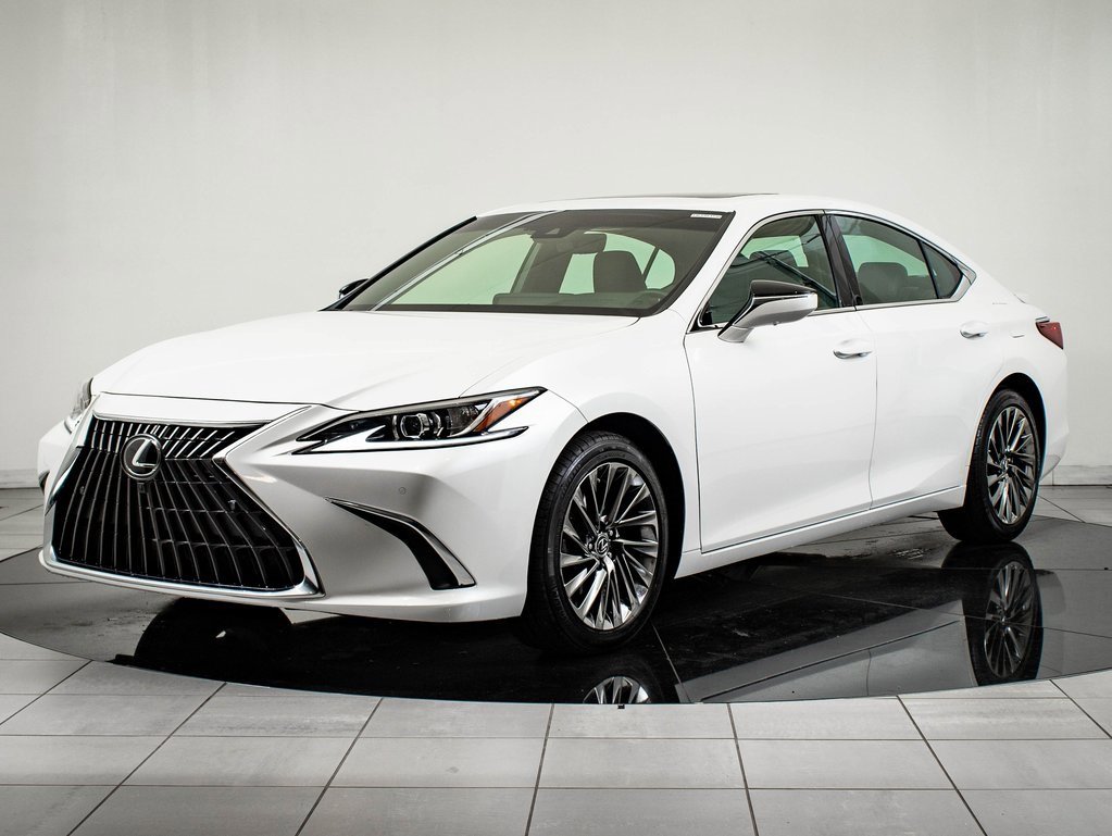 2025 Lexus ES Hybrid 300h Luxury's photo