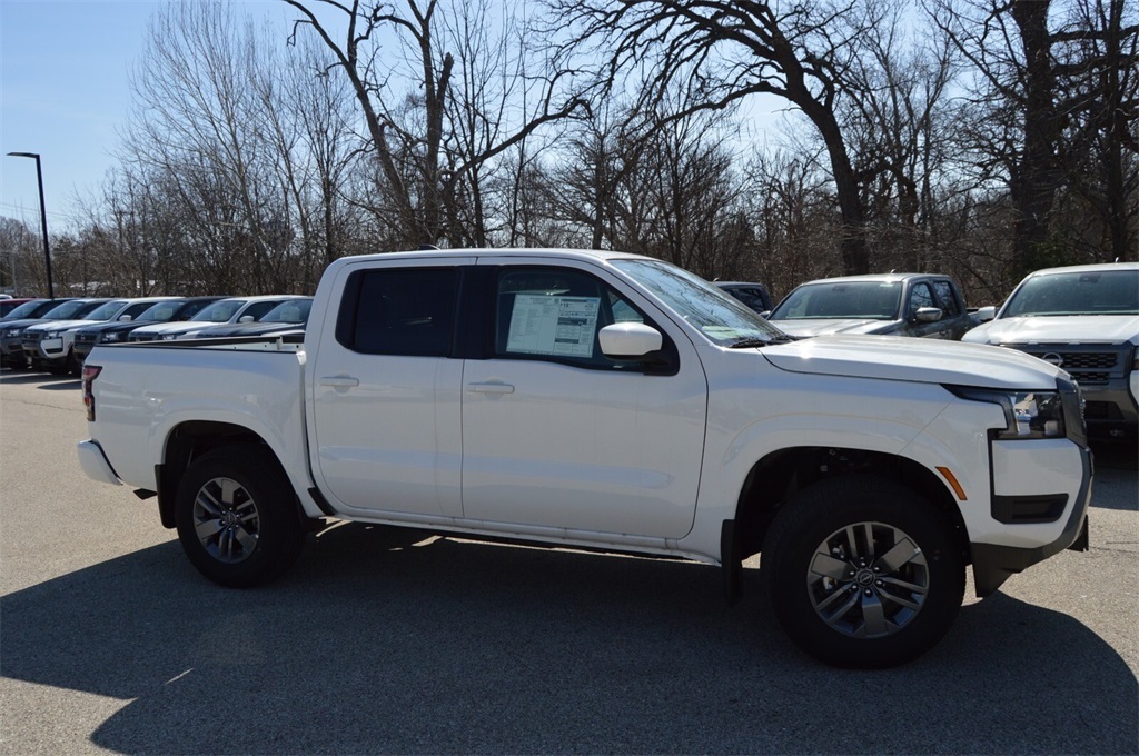 2025 Nissan Frontier Crew Cab SV photo 4