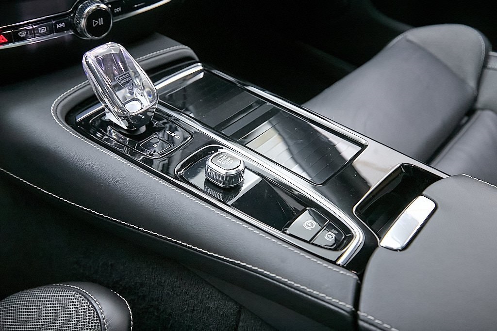 2023 VOLVO S60 - Image 25