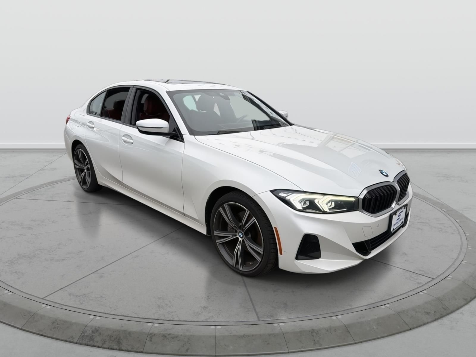 2023 BMW 3 Series 330's photo
