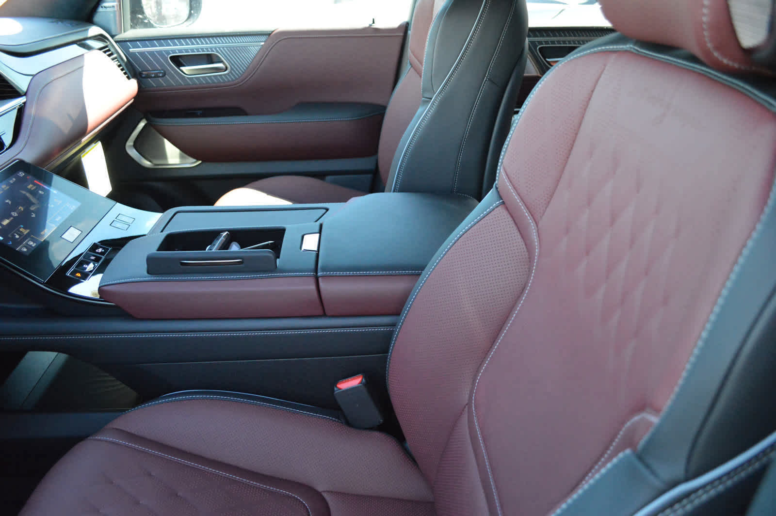2025 Infiniti QX80 photo 3