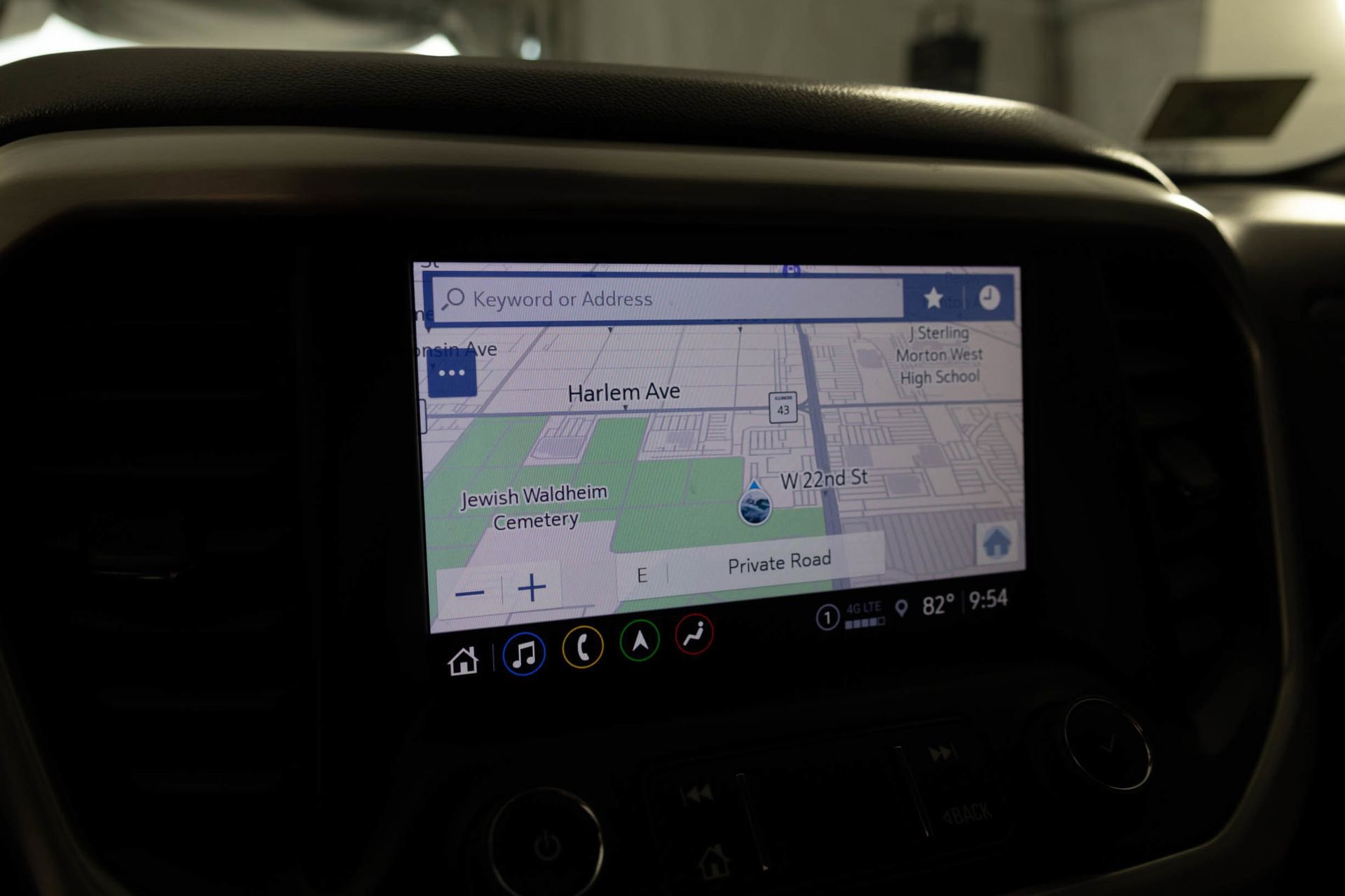 2022 Gmc Acadia SLT photo 2