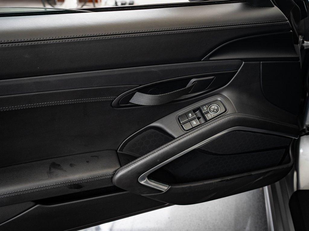 2023 Porsche Cayman T photo 15