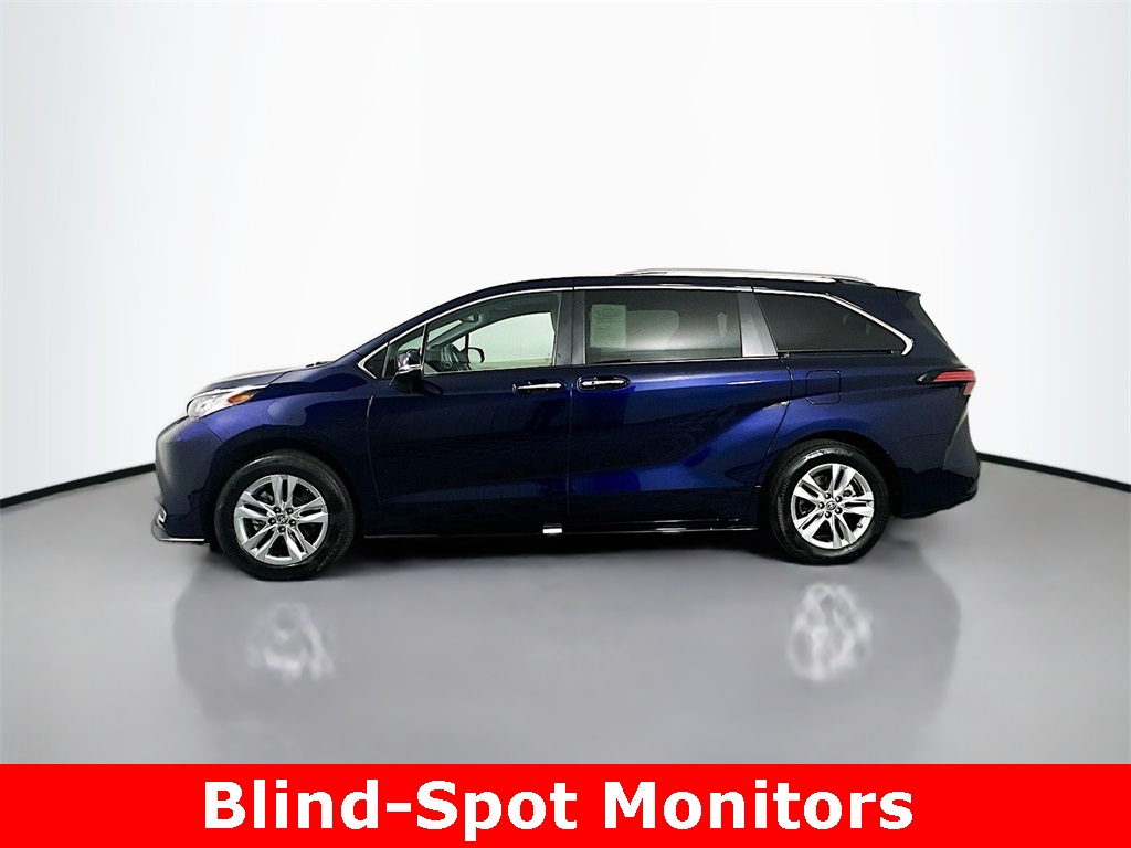 2024 Toyota Sienna Limited photo 6